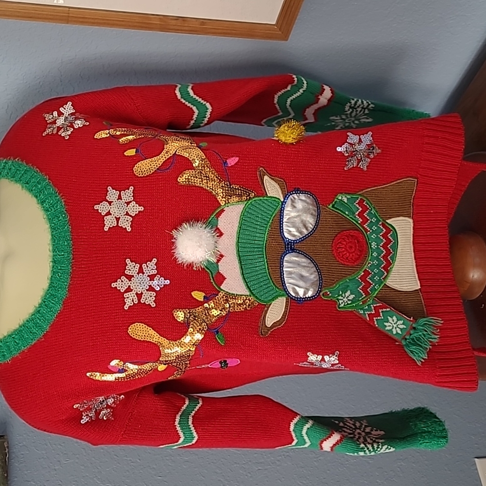 33 Degrees Ugly Christmas Sweater Reindeer Snowflakes Ice Skate Excellent